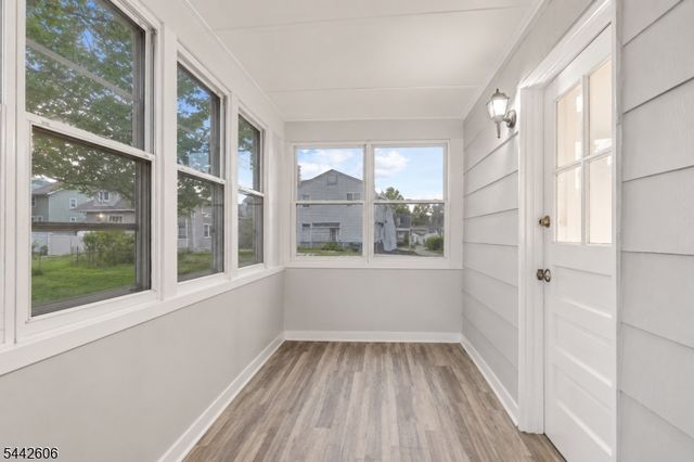 92 Anderson Ave, Totowa Boro, NJ 07512