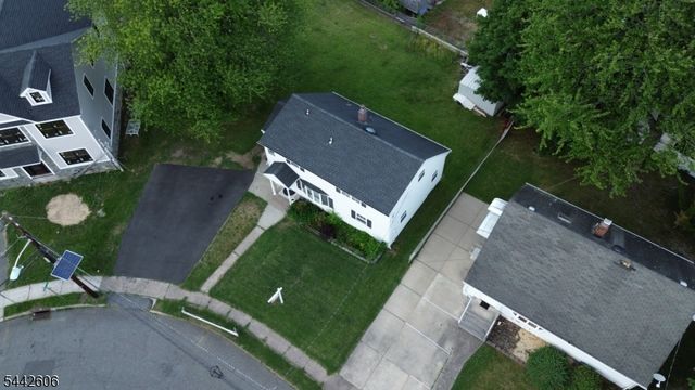 92 Anderson Ave, Totowa Boro, NJ 07512