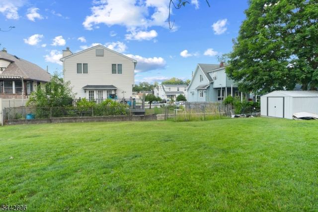 92 Anderson Ave, Totowa Boro, NJ 07512
