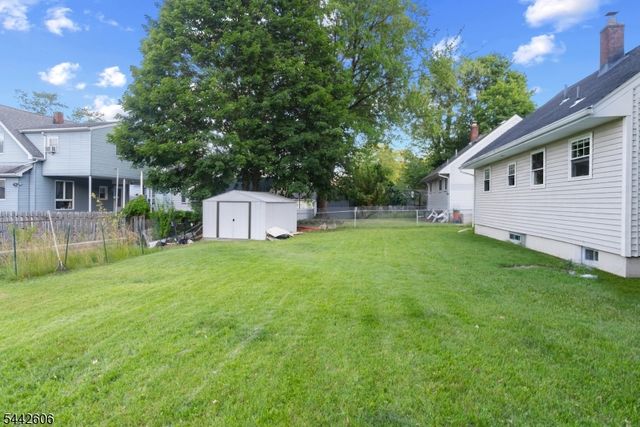 92 Anderson Ave, Totowa Boro, NJ 07512