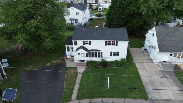 92 Anderson Ave, Totowa Boro, NJ 07512