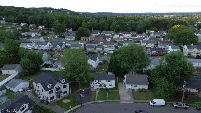 92 Anderson Ave, Totowa Boro, NJ 07512