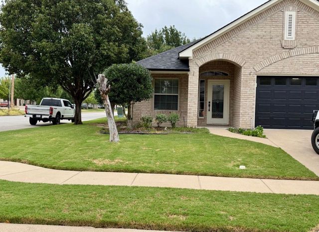 1001 Roberts Bend, Granbury, TX 76048