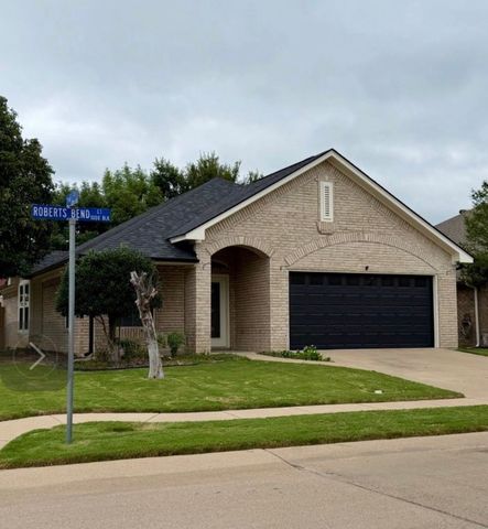 1001 Roberts Bend, Granbury, TX 76048