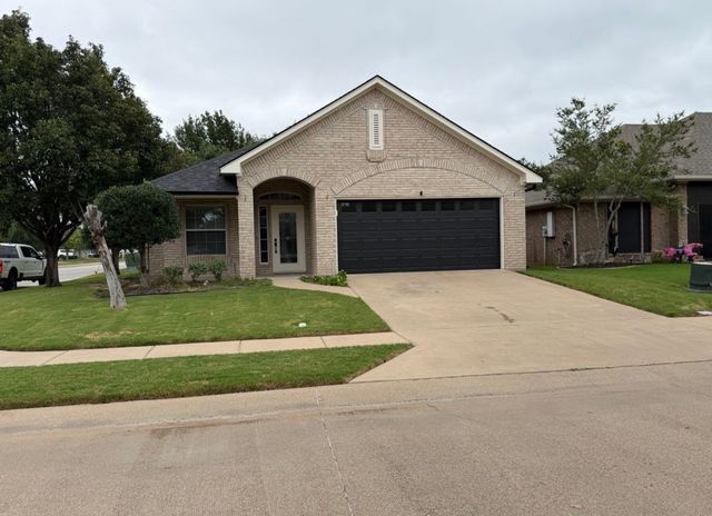1001 Roberts Bend, Granbury, TX 76048