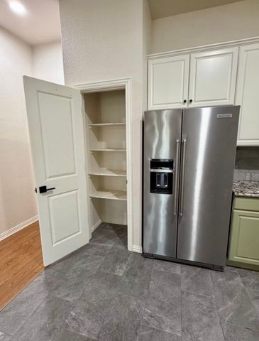 1001 Roberts Bend, Granbury, TX 76048