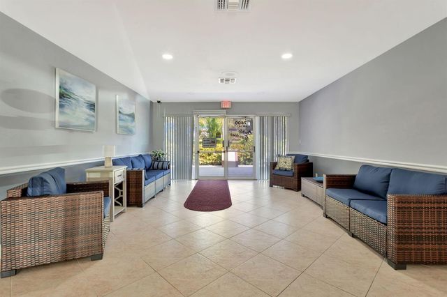 7680 NW 1st Street 102, Margate, FL 33063