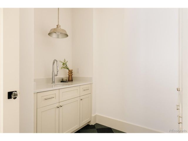858 S Saint Paul St, Denver, CO 80209