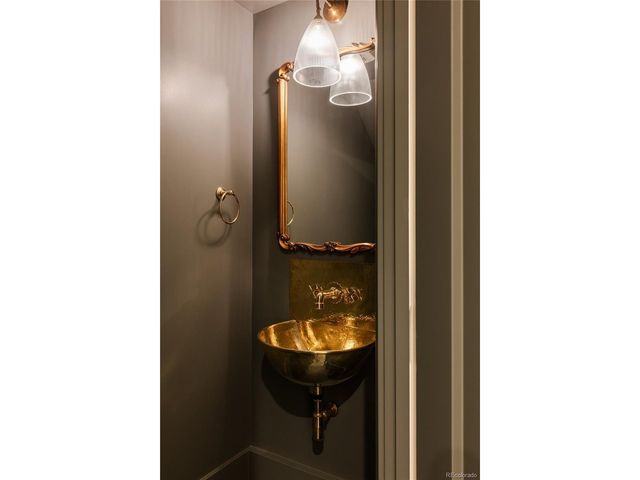 858 S Saint Paul St, Denver, CO 80209