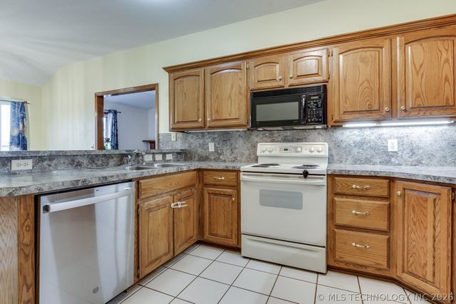 2137 NE 13th, Moore, OK 73160