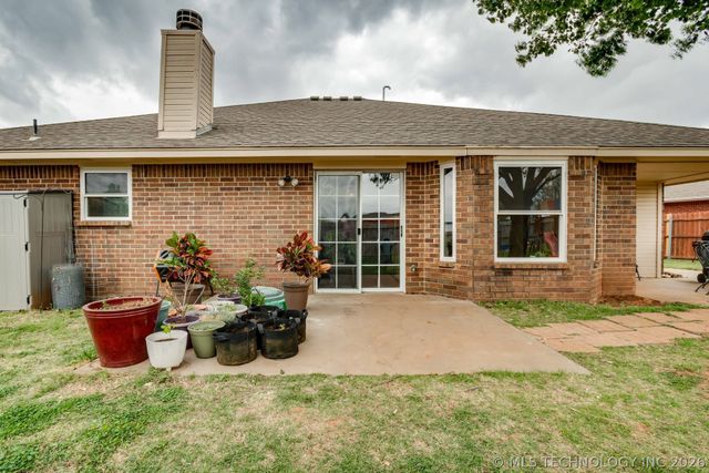 2137 NE 13th, Moore, OK 73160