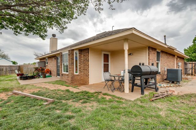 2137 NE 13th, Moore, OK 73160