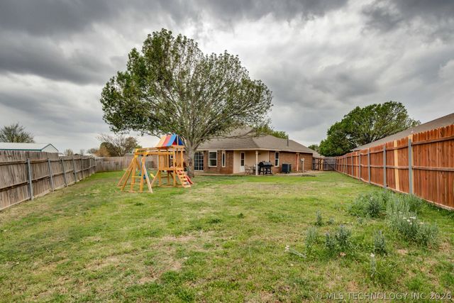 2137 NE 13th, Moore, OK 73160