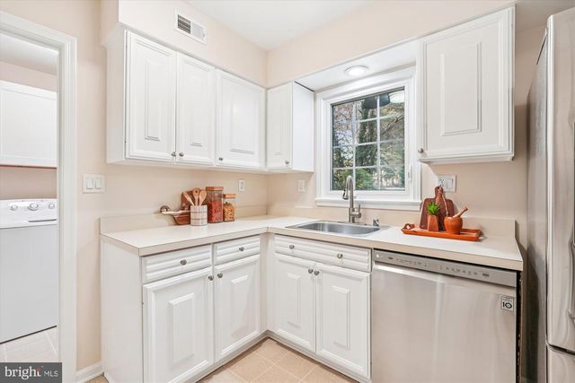 4605 SUNFLOWER DR, Rockville, MD 20853