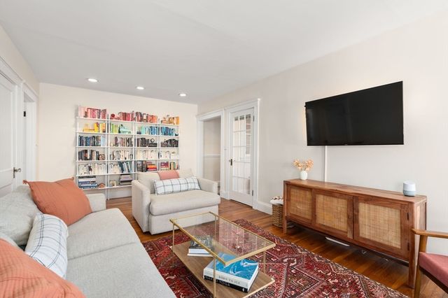 43 Linnaean Street 46A, Cambridge, MA 02138
