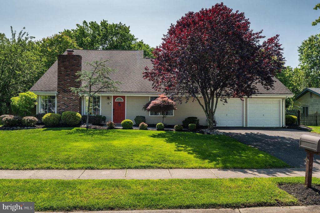 6 HEATHER DRIVE, Marlton, NJ 08053