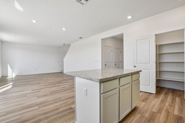 5041 Rain Shadow Way, Roseville, CA 95747