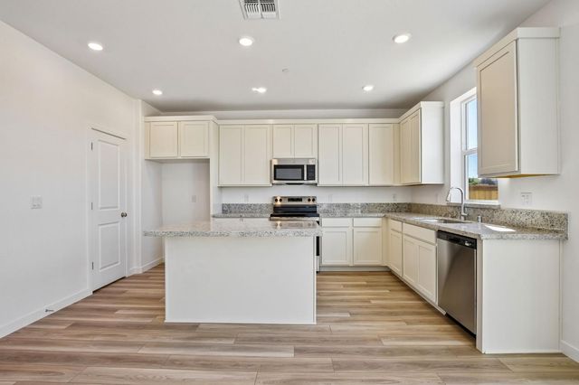 5041 Rain Shadow Way, Roseville, CA 95747