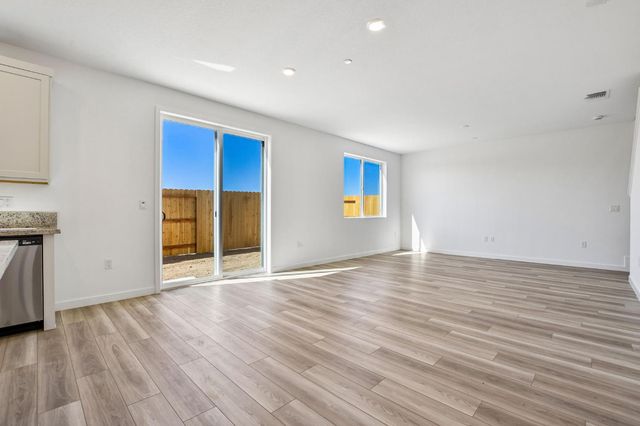5041 Rain Shadow Way, Roseville, CA 95747