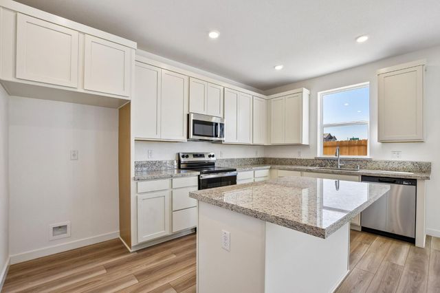 5041 Rain Shadow Way, Roseville, CA 95747