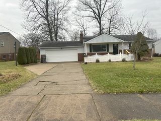 2078 Cranbrook Drive, Youngstown, OH 44511