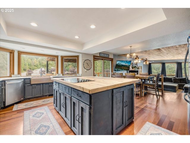 25776 S HIGHWAY 211, Estacada, OR 97023