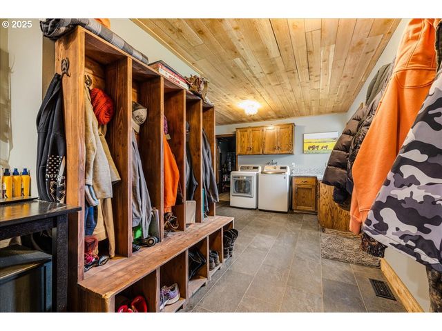 25776 S HIGHWAY 211, Estacada, OR 97023