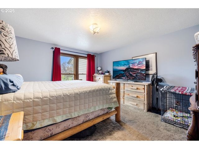 25776 S HIGHWAY 211, Estacada, OR 97023