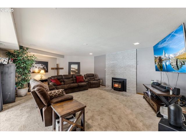 25776 S HIGHWAY 211, Estacada, OR 97023