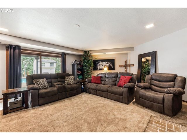 25776 S HIGHWAY 211, Estacada, OR 97023