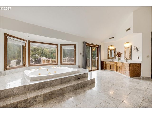 25776 S HIGHWAY 211, Estacada, OR 97023