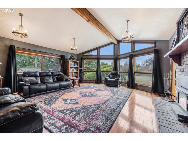 25776 S HIGHWAY 211, Estacada, OR 97023