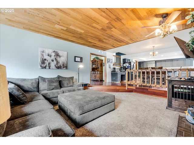 25776 S HIGHWAY 211, Estacada, OR 97023