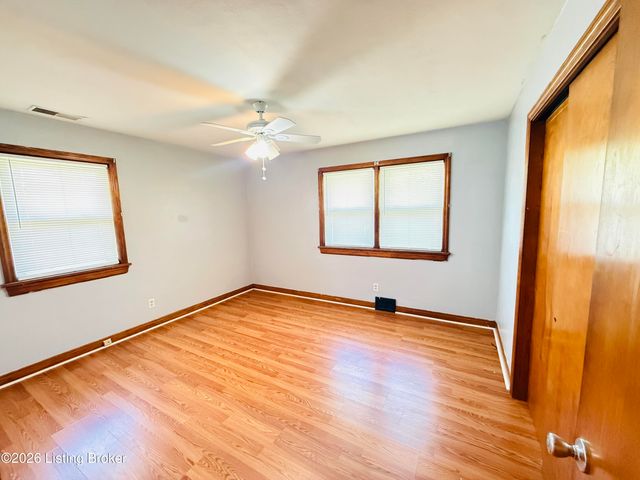 4308 Lynnview Dr, Louisville, KY 40216