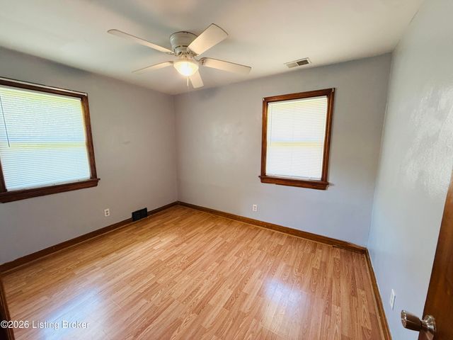 4308 Lynnview Dr, Louisville, KY 40216