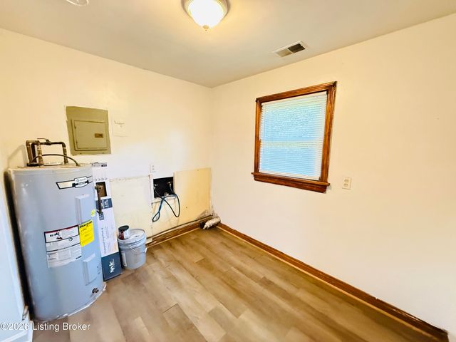 4308 Lynnview Dr, Louisville, KY 40216
