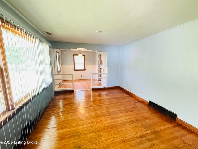 4308 Lynnview Dr, Louisville, KY 40216