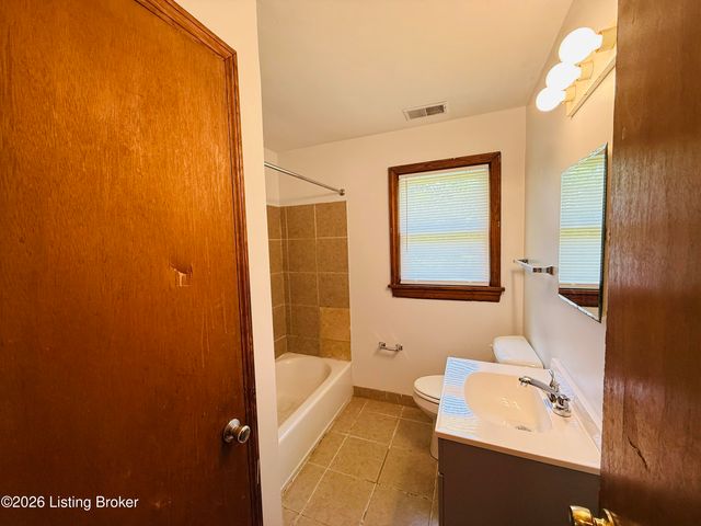 4308 Lynnview Dr, Louisville, KY 40216