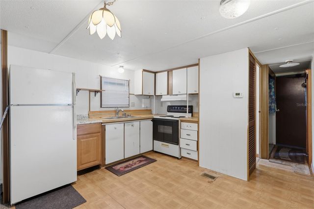 37622 MARCH LANE, Zephyrhills, FL 33541