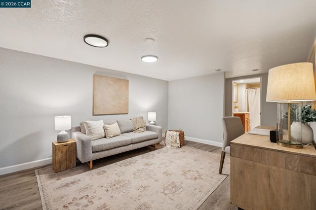 1 Heritage Oaks Rd, Pleasant Hill, CA 94523