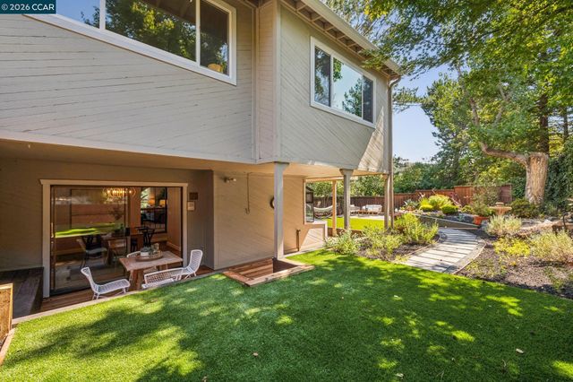 1 Heritage Oaks Rd, Pleasant Hill, CA 94523