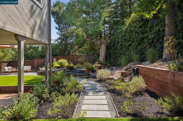 1 Heritage Oaks Rd, Pleasant Hill, CA 94523