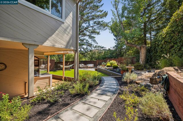 1 Heritage Oaks Rd, Pleasant Hill, CA 94523
