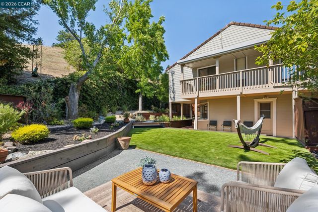 1 Heritage Oaks Rd, Pleasant Hill, CA 94523