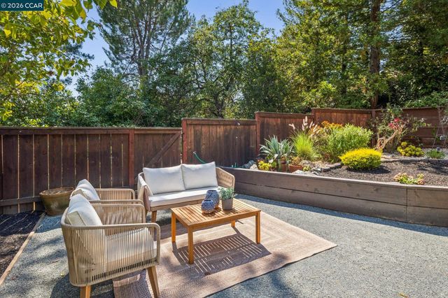 1 Heritage Oaks Rd, Pleasant Hill, CA 94523
