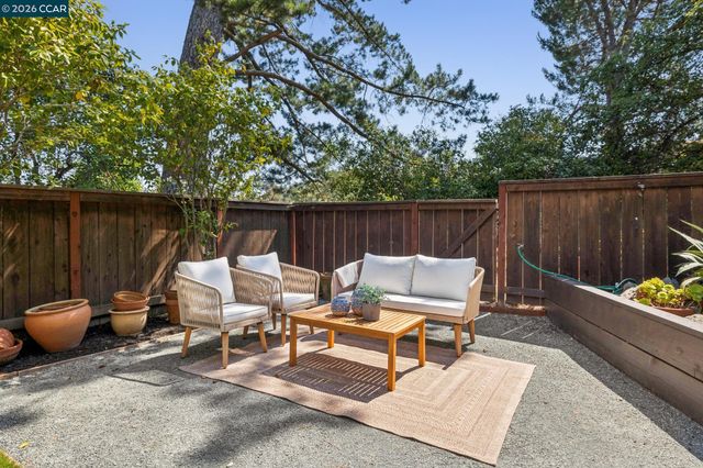 1 Heritage Oaks Rd, Pleasant Hill, CA 94523