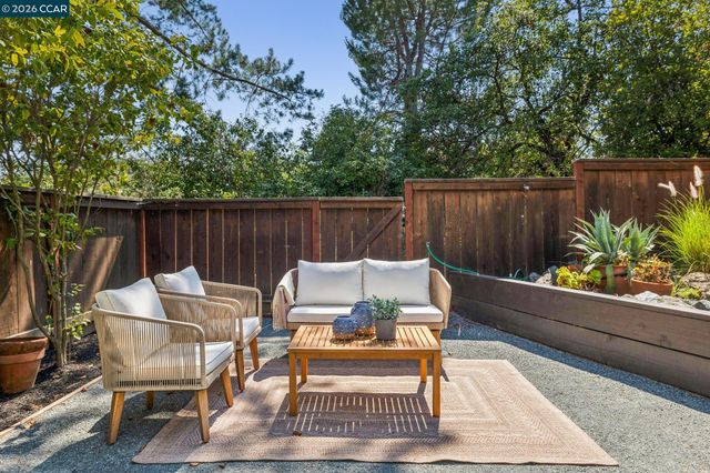 1 Heritage Oaks Rd, Pleasant Hill, CA 94523