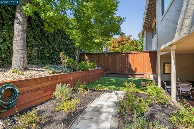 1 Heritage Oaks Rd, Pleasant Hill, CA 94523