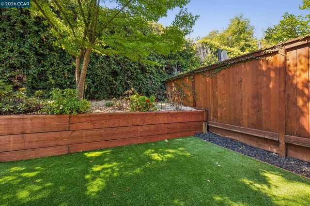 1 Heritage Oaks Rd, Pleasant Hill, CA 94523