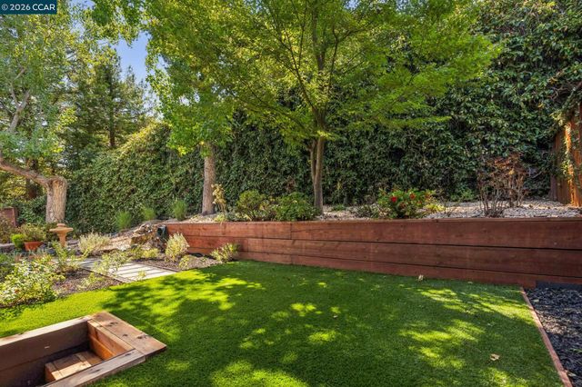 1 Heritage Oaks Rd, Pleasant Hill, CA 94523